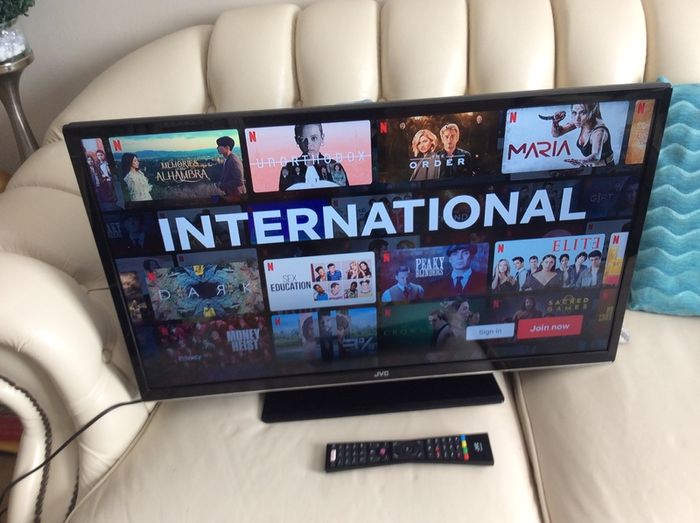 JVC 32 inch LED SMART Television with USB, 2 HDMI, Scart, WIFI connectivity in Perfect Condition