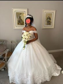 A line fairytale princess embroidered wedding dress