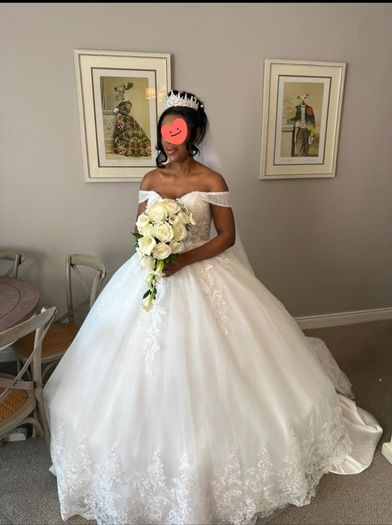 A line fairytale princess embroidered wedding dress
