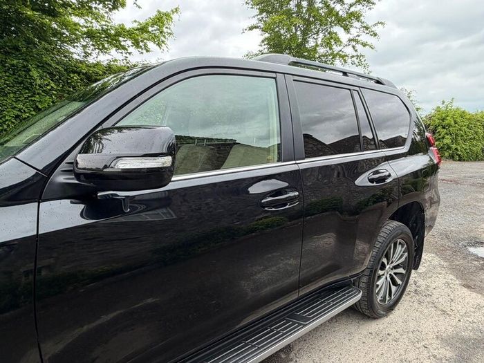 Toyota Landcrusier Invincible 7 Seats