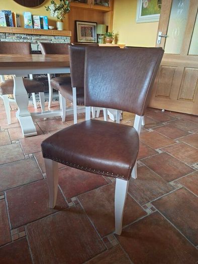 Solid wood Extendable dining table and chairs