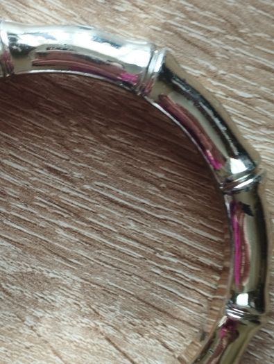 Beautiful silver ton bracelet.