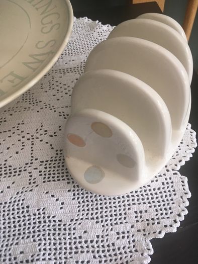 Kitchencraft Est 1850 Classic Collection 2 Tier Cake Plate on a pedestal and Free Same Brand Toast Rack with polka dot pattern
