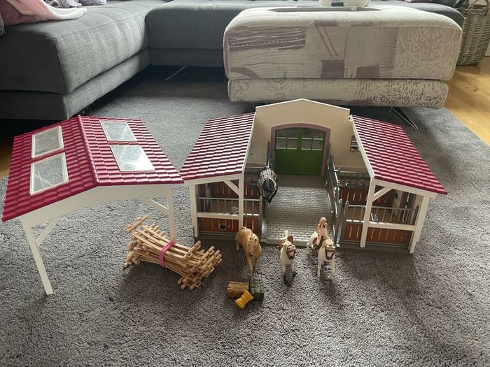 schleich stables