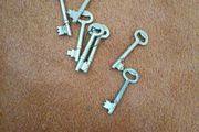 Internal door keys