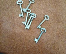Internal door keys