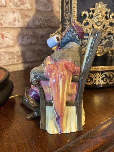 Royal  Doulton figurine "The Foaming quart"