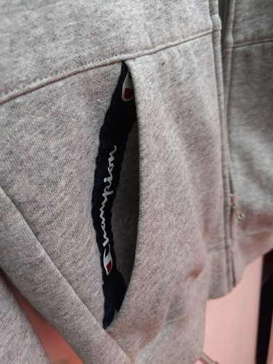 Champion Men's Hoodie - Medium