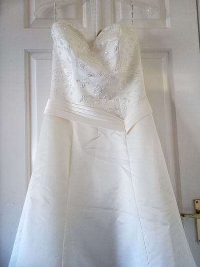 New Wedding Dress Never Worn Size 10 / 12