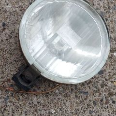 spotlight halogen light only 1,, I have ,,sold as is,,not sure is it Working, was told it was ,,clearing a garage out ,sold as seen ,buyer collects or pays postage thank you