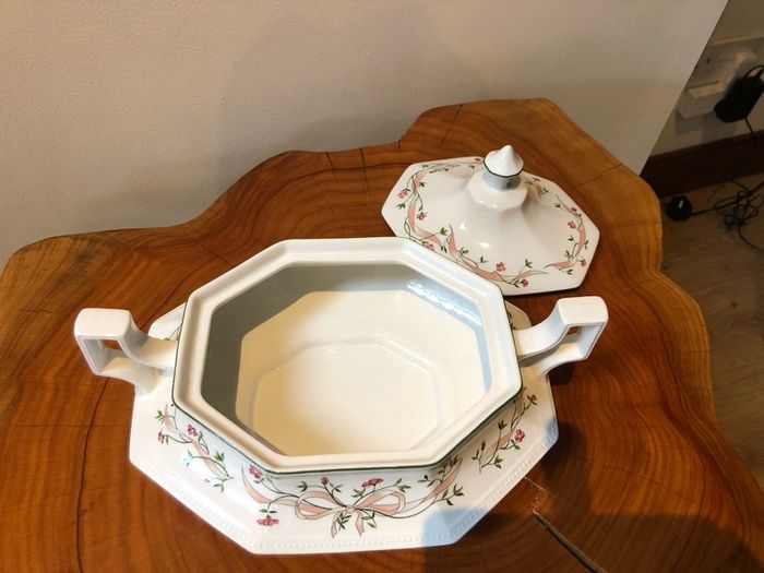 eternal beau coffee pot, tea pot, soup/ vegetable terrine