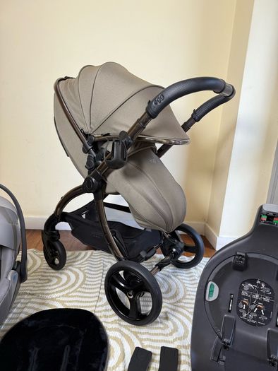 Full Egg 3 travel system Cybex car seat and isofix base