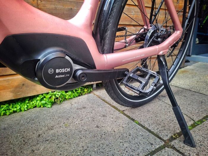 Raleigh Motus Tour E-City Bike, Pink, Medium 51cm