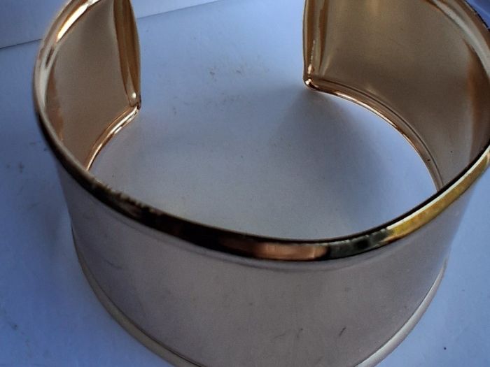 Gold Rim V Dip Cuff Bangle