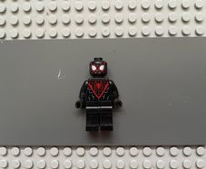 lego super heroes sh0540 Spider-Man (Miles Morales) minifigure- Red Webbing on Head, Black Hands