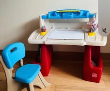 Kid's table and chair