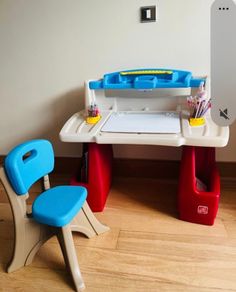 Kid's table and chair