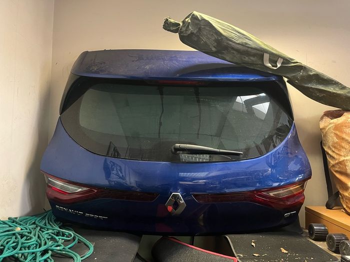 16 megane boot lid