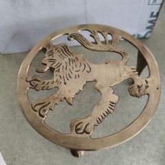 Vintage Brass Trivet, Scottish Brass Lion Rampant Trivet, Brass Plant Stand, Pot Stand, Scottish Gift, Home Decor, Kitchen Stand 17 CM. Die.