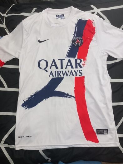 psg away jersey kvarskhelia