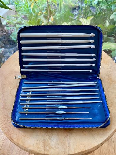 Aero Crochet Hooks Set in Case