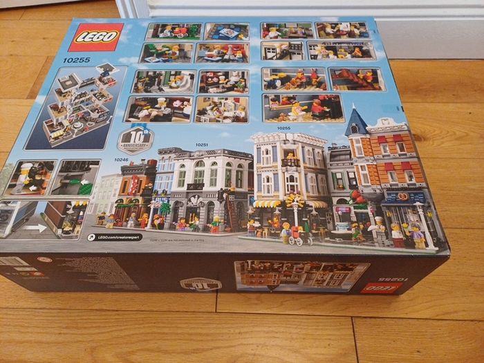 Lego  Creator Expert Assmbly Square