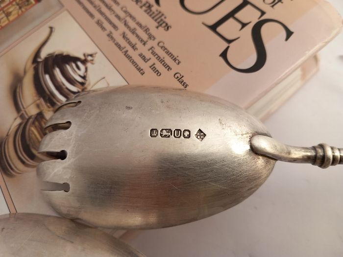 Antique/vintage  Richard Martin &Ebenezer Hall Sheffield  salad servers dated 1887 are very rare items if not unique in pristine condition with ceramic handles will make a great  gift present for the loved ones also a great impression at the dinner ta
