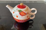 Delphi teapot and cup for one