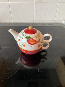 Delphi teapot and cup for one