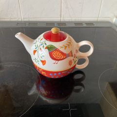 Delphi teapot and cup for one