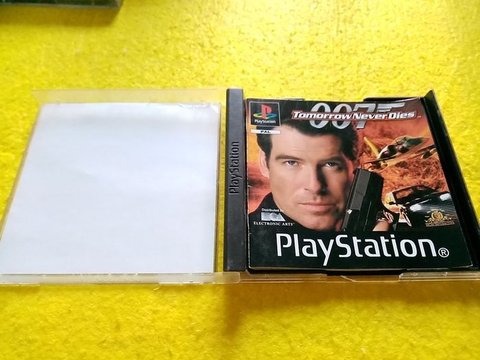 007 Tomorrow never dies PlayStation 1 Ps1 PlayStation 2 ps2 games Original Pal version