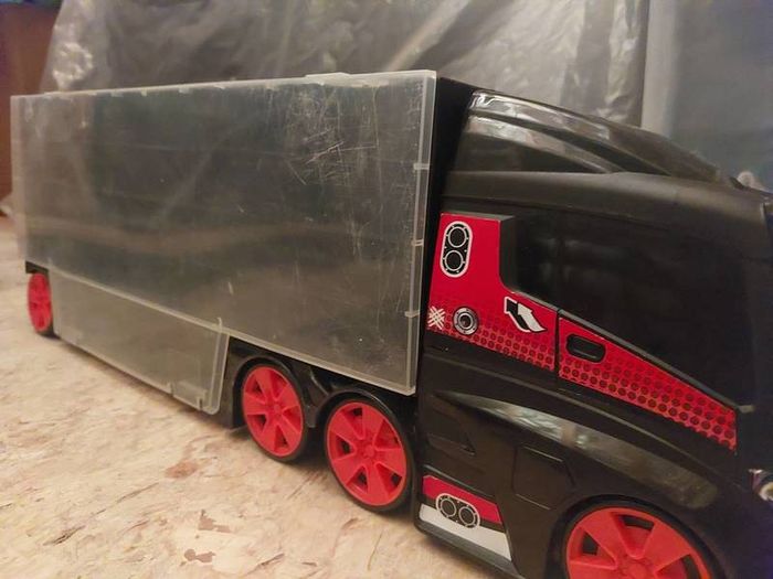 Transporter Truck