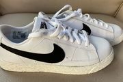 NIKE white Lace up runners