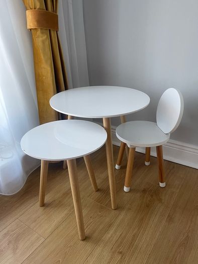 kids table and chair