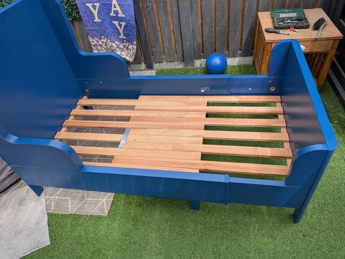 Ikea Busunge extendable bed