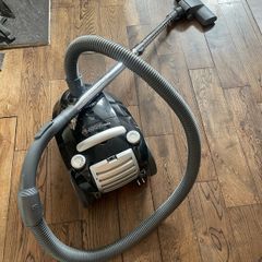 Powerful 1400W vacuum cleaner