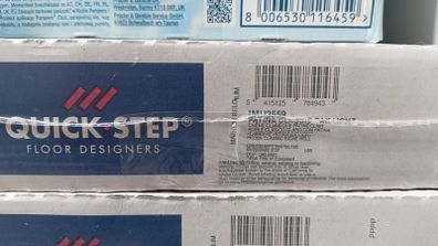 7 boxes of QuickStep Impressive Ultra IMU3559 Patina Classic Oak Light Laminate