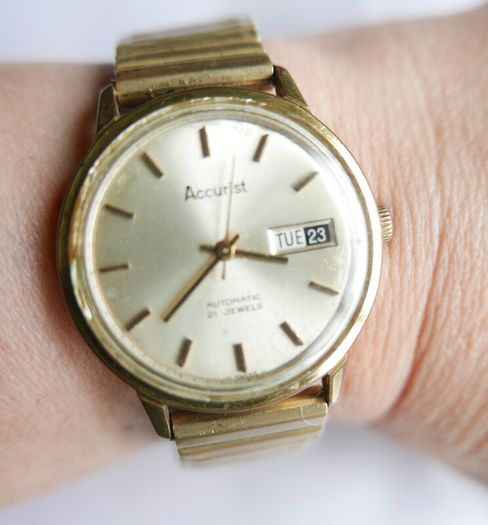 Vintage Accurist Automatic Gentleman's Wristwatch  (works well and keeps time)