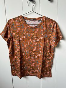 Superdry t-shirt, top for women, ladies in mint condition.  Size: S, UK 10