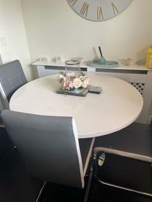 table an chairs