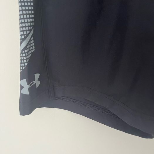 Under Armour HeatGear Black Sports Shorts - Mens Small - Loose Fit