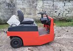 tow tractor / tugger