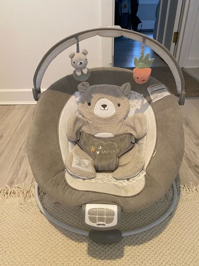 baby chair vibrates and play music with neon lights it's just like new