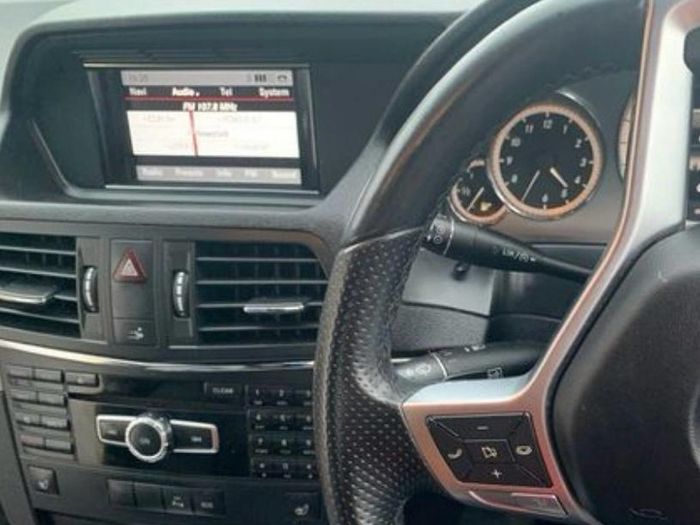 Mercedes radio screen