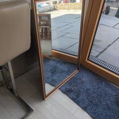 Bevelled mirror