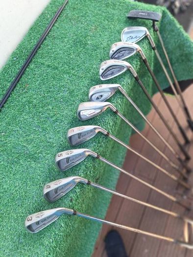 Golf clubs. Full starter set and bag.