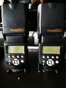 2 x YN 565  EX speedlight for Nikon.