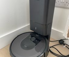 Roomba i7 vacuum cleaner