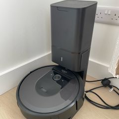 Roomba i7 vacuum cleaner