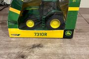 Model John Deere Tractor 1:32
